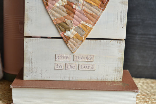 12" x 8" Confetti Quilted Heart Sign