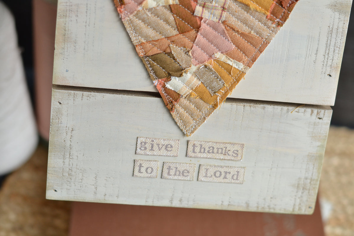 12" x 8" Confetti Quilted Heart Sign