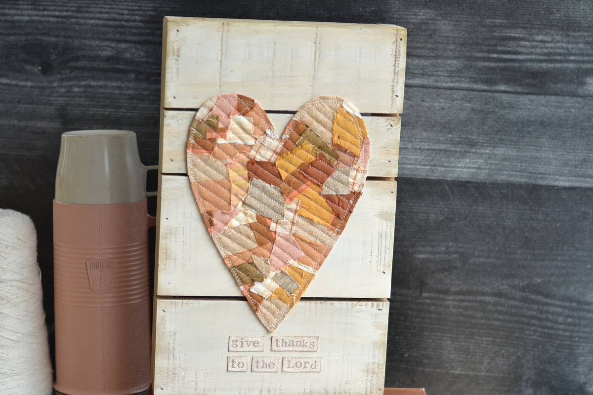 12" x 8" Confetti Quilted Heart Sign