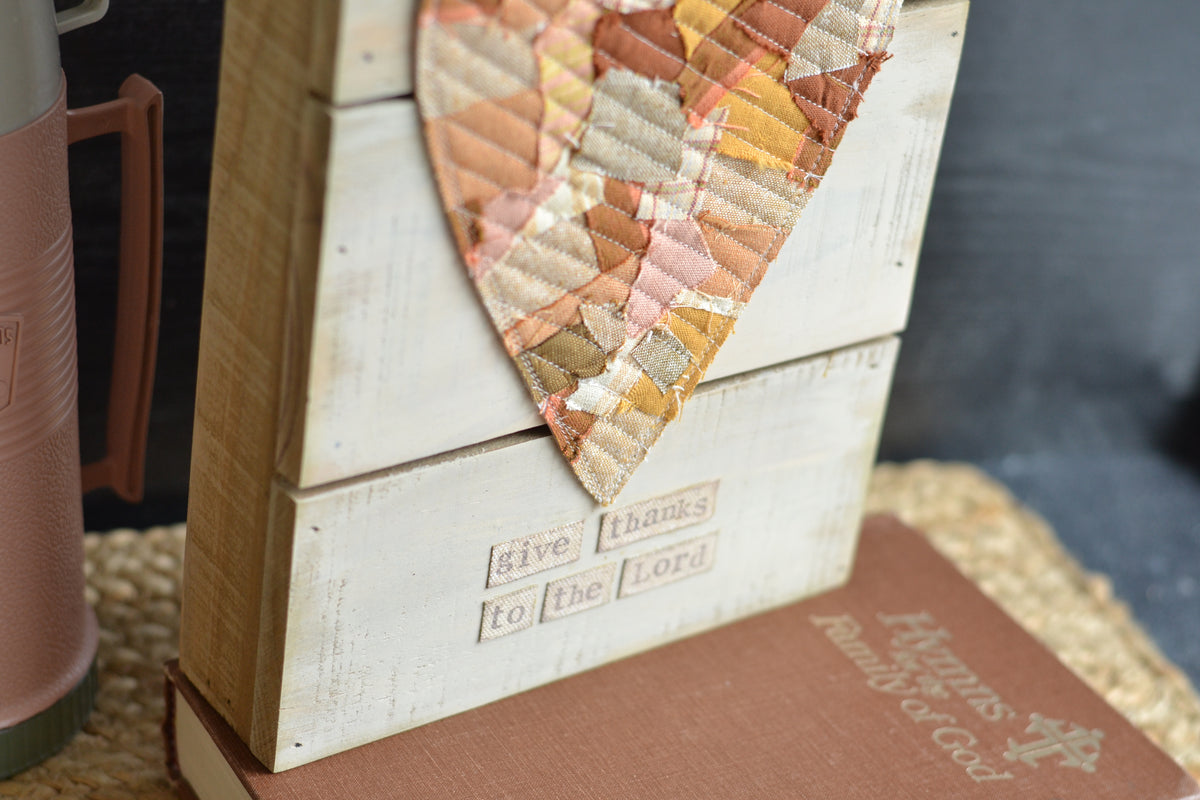 12" x 8" Confetti Quilted Heart Sign