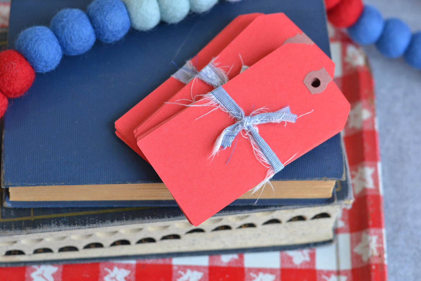 Set of 10 blank red shipping tags