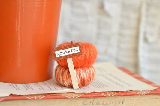 Mini Yarn Pumpkin Stack - Grateful Y12