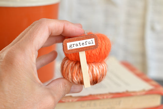 Mini Yarn Pumpkin Stack - Grateful Y12
