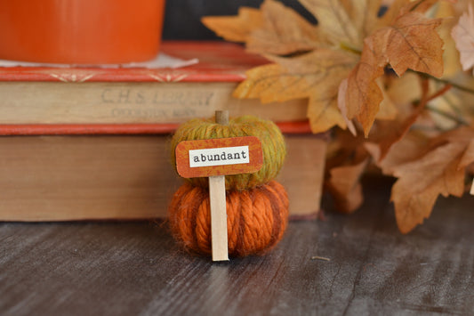 Mini Yarn Pumpkin Stack - Abundant Y10