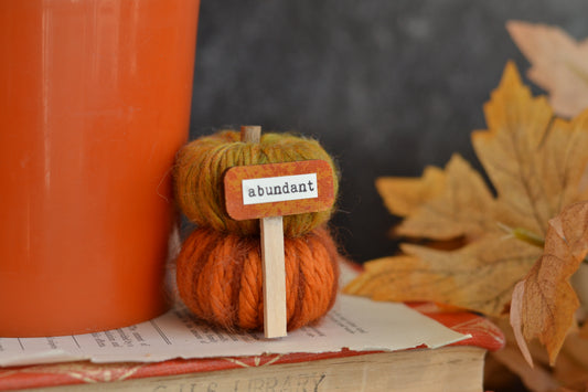 Mini Yarn Pumpkin Stack - Abundant Y10