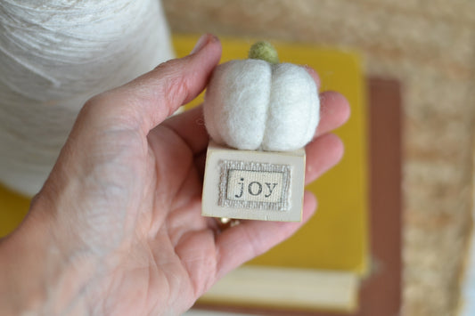 Pumpkin Pedestal with Fabric -B32