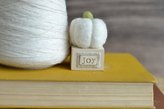 Pumpkin Pedestal with Fabric -B32