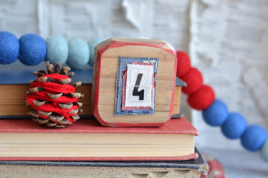 Wood Patriotic Sign "4"