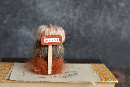 Mini Yarn Pumpkin Stack - Grateful Y8