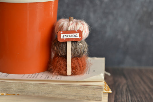 Mini Yarn Pumpkin Stack - Grateful Y8